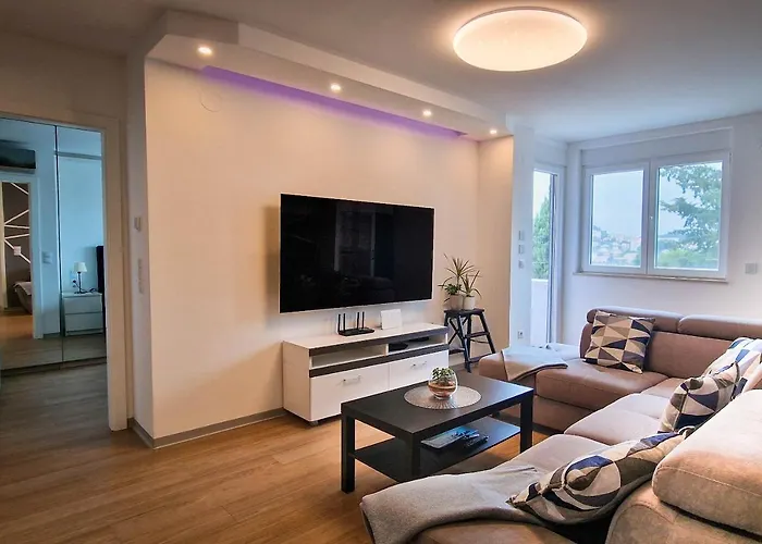 Aquamarine Deluxe Apartment